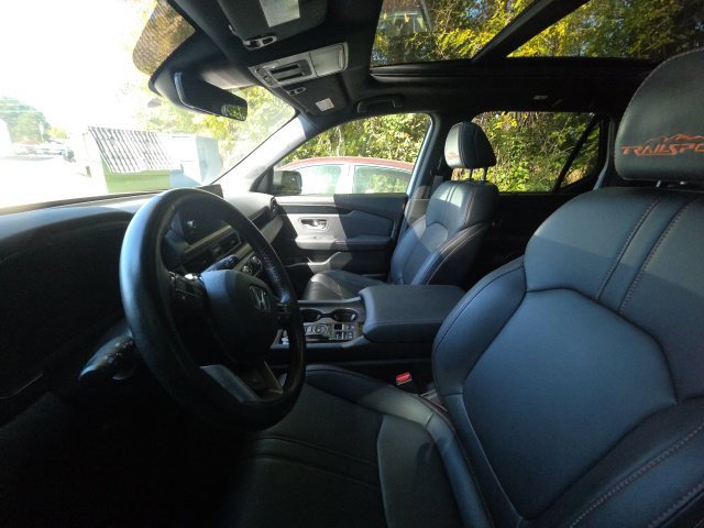 Used 2025 Honda Pilot TrailSport image 10