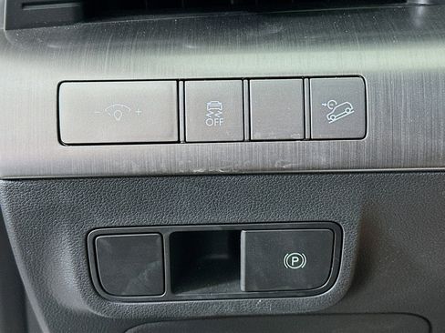 Used 2025 Hyundai Kona SEL FWD image 17