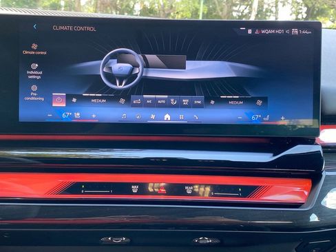 Used 2025 BMW i5 eDrive40i w/ Premium Package image 36