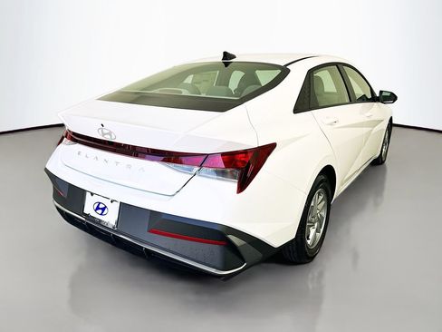 New 2026 Hyundai Elantra SE FWD image 5