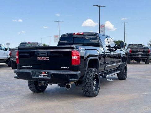 Used 2019 GMC Sierra 2500 Denali w/ Duramax Plus Package AWD/4WD image 4