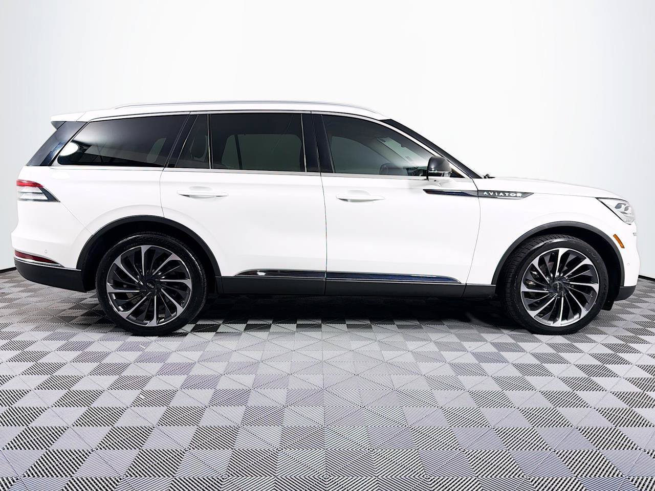 Used 2020 Lincoln Aviator Reserve w/ Equipment Group 202A AWD/4WD image 28