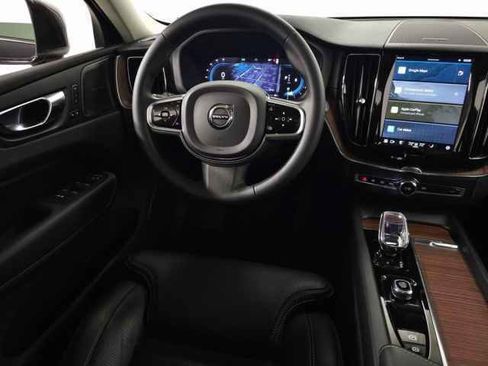 Certified 2023 Volvo XC60 B6 Ultimate w/ Climate Package image 21