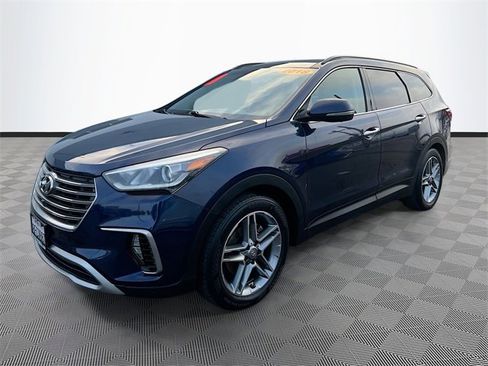 Used 2018 Hyundai Santa Fe SE image 3
