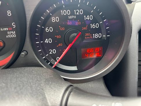 Used 2019 Nissan 370Z NISMO RWD image 16