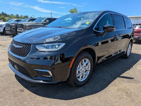 New 2026 Chrysler Pacifica Select image 8