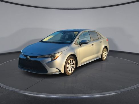 Used 2022 Toyota Corolla LE FWD image 4