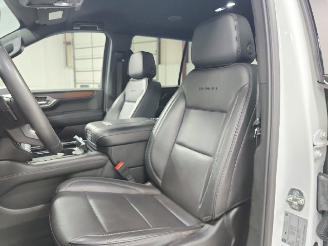 Used 2025 GMC Yukon Denali RWD image 19