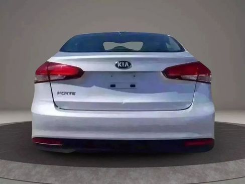 Used 2017 Kia Forte LX FWD image 6