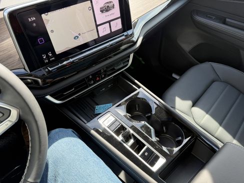 Used 2025 Volkswagen Atlas SEL image 18