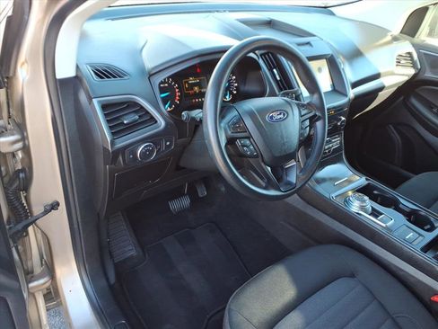 Used 2020 Ford Edge SE image 9