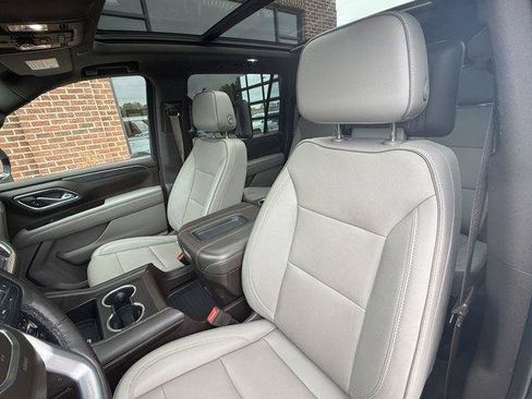 Used 2023 GMC Yukon XL SLT w/ SLT Premium Package AWD/4WD image 22