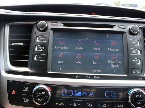 Used 2018 Toyota Highlander XLE AWD/4WD image 49