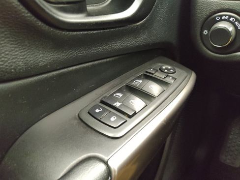 Used 2020 Jeep Cherokee Latitude AWD/4WD image 27