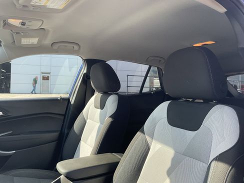 Used 2024 Chevrolet Trax LS w/ LS Convenience Package image 3