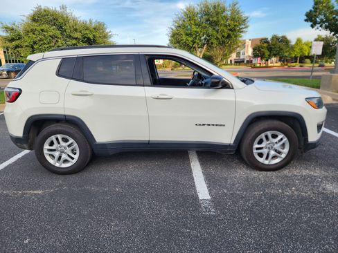 Used 2019 Jeep Compass Sport w/ Cold Weather Group FWD image 8