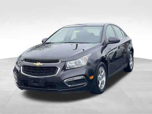 Used 2015 Chevrolet Cruze LT image 2