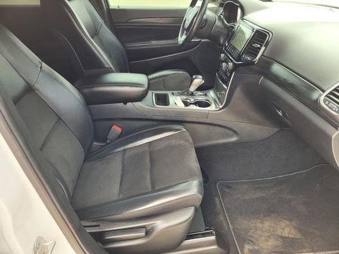 Used 2019 Jeep Grand Cherokee Altitude image 22