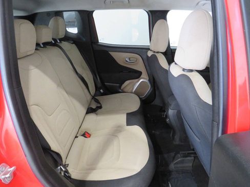 Used 2018 Jeep Renegade Latitude FWD image 12