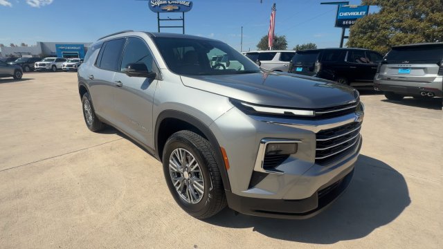Used 2026 Chevrolet Traverse LT w/ Driver Confidence Package FWD image 2
