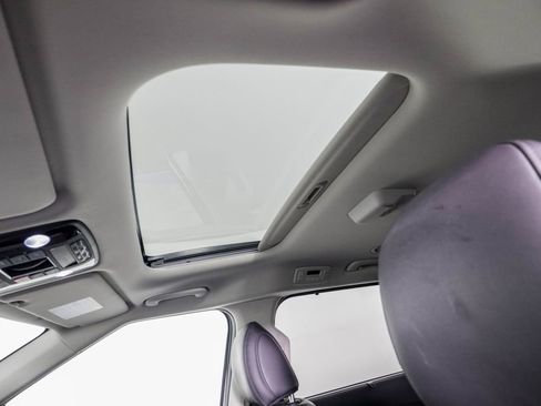 Used 2025 Kia Carnival SX FWD image 26