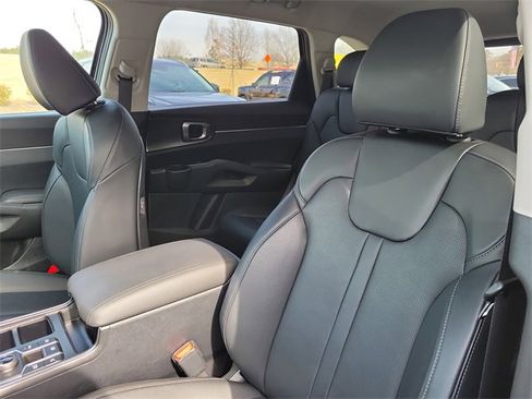 Used 2025 Kia Sorento EX image 17