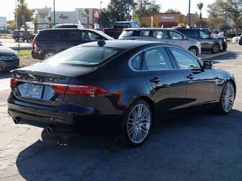 Used 2017 Jaguar XF Prestige image 11