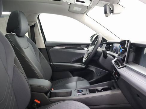 New 2025 Volkswagen Tiguan SE image 21