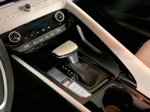 Used 2025 Hyundai Elantra Limited image 17