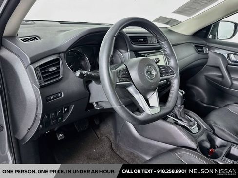 Used 2018 Nissan Rogue SL FWD image 9
