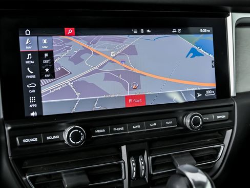 Used 2020 Porsche Macan Turbo image 34