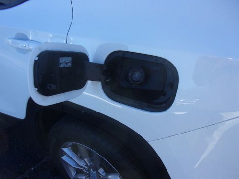 Used 2023 GMC Terrain SLT image 14