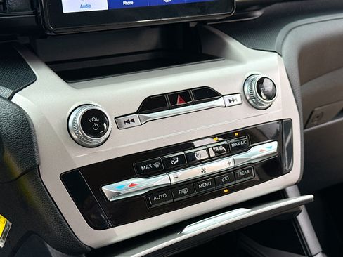 Certified 2023 Ford Explorer 4WD image 11