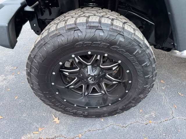 Used 2015 Jeep Wrangler Unlimited Rubicon AWD/4WD image 8