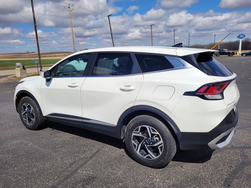 Used 2023 Kia Sportage LX image 8