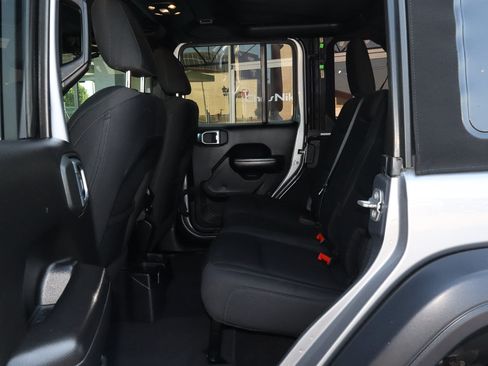 Used 2019 Jeep Wrangler Unlimited Sport S AWD/4WD image 8