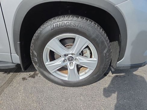 Used 2022 Toyota Highlander LE image 24