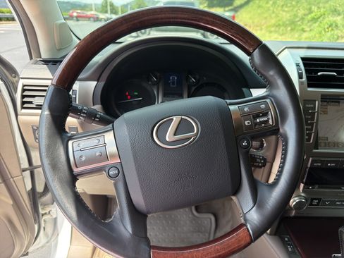 Used 2015 Lexus GX 460 w/ Premium Package AWD/4WD image 13