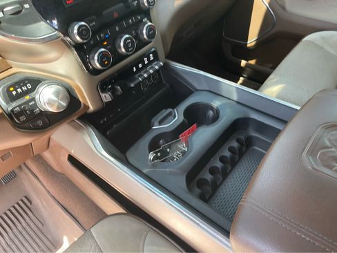 Used 2019 RAM 1500 Laramie AWD/4WD image 17
