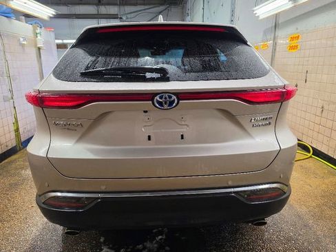 Used 2022 Toyota Venza Limited w/ Advanced Technology Package image 5