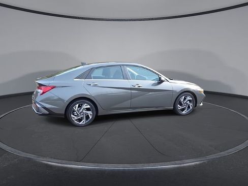 New 2026 Hyundai Elantra Limited FWD image 9