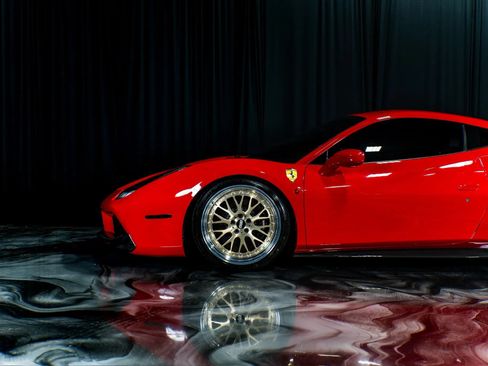 Used 2016 Ferrari 488 GTB RWD image 7