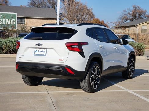 Used 2025 Chevrolet Trax RS w/ Driver Confidence Package image 8