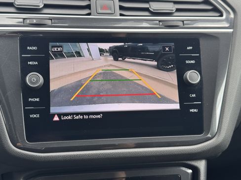 Used 2024 Volkswagen Tiguan SE image 17