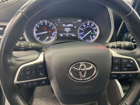 Certified 2022 Toyota Highlander XLE image 20