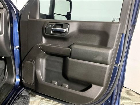 Used 2019 Chevrolet Silverado 1500 Custom w/ Custom Max Trailering Package AWD/4WD image 15