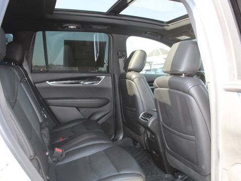 Used 2021 Cadillac XT6 Premium Luxury FWD image 18
