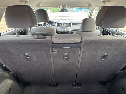 Used 2020 Kia Sorento FWD V6 image 9