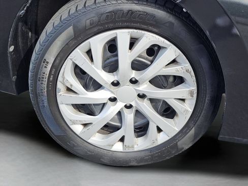 Used 2019 Toyota Corolla LE FWD image 16