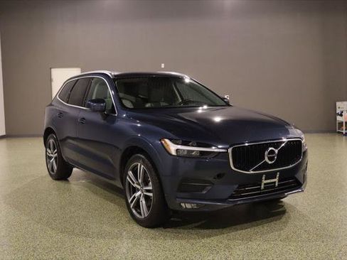 Used 2021 Volvo XC60 T5 Momentum w/ Premium Package FWD image 1